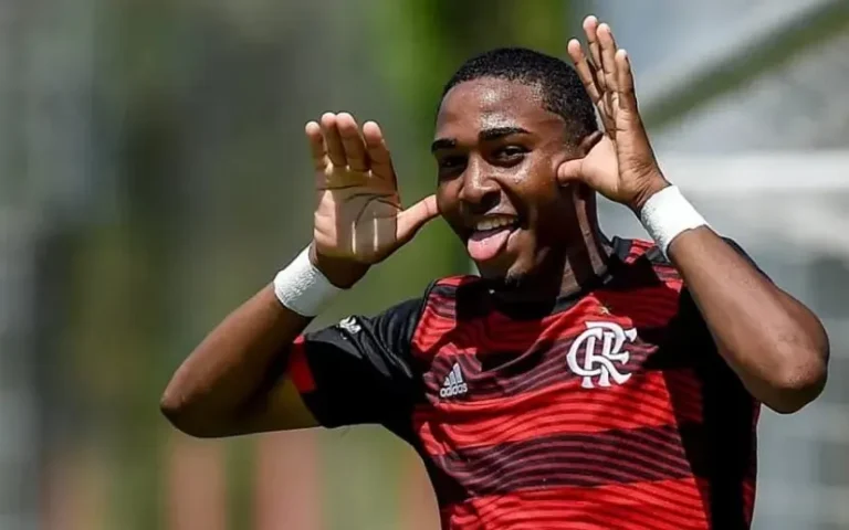 José Boto, diretor de futebol do Flamengo, revela planos para o jovem Lorran e sugere uma possível transferência. Saiba mais sobre o futuro do talento no clube.