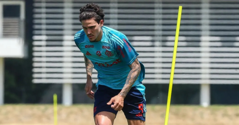 Pedro em treino do Flamengo antes de jogo contra o Grêmio