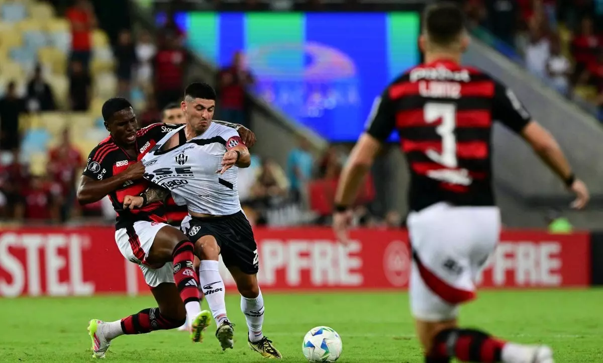 Com atuação irreconhecível, Flamengo perde para Central Córdoba e liga sinal de alerta na Libertadores
