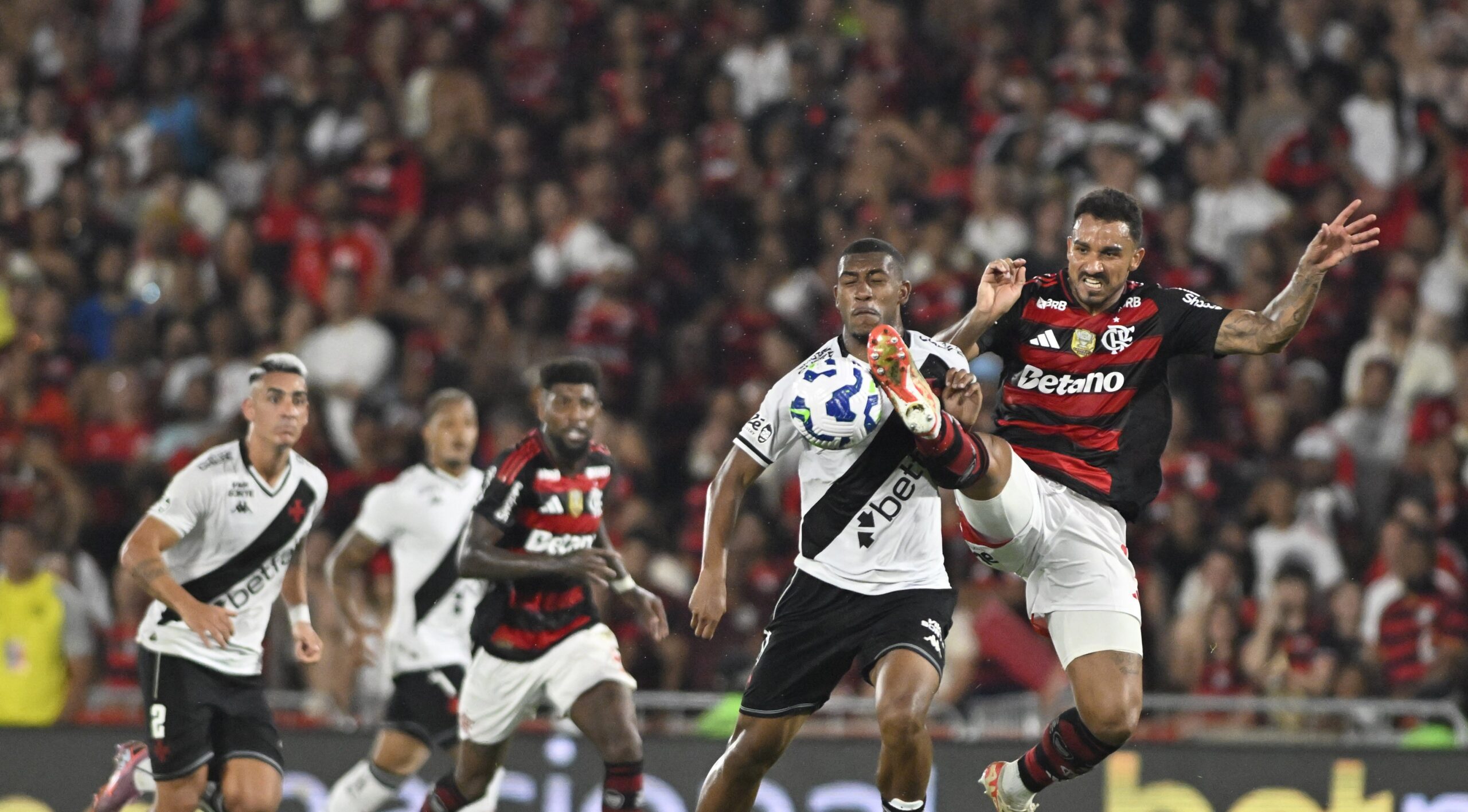 Saúl lidera notas do Flamengo enquanto Filipe Luís recebe pior avaliação em empate com o Vasco - Imagem do artigo