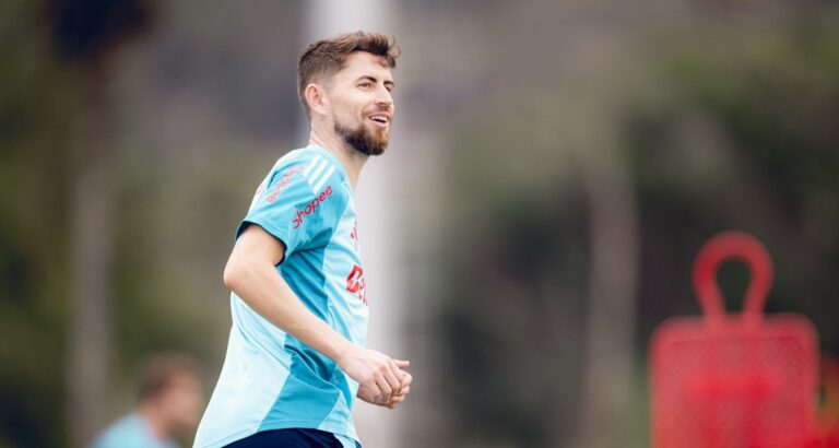 Jorginho volta a ser opção e pode reforçar o Flamengo diante do Estudiantes pela Libertadores