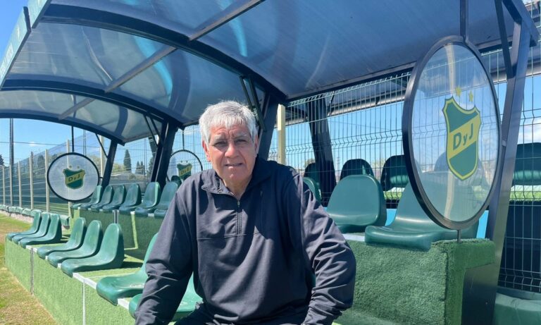 Ex-zagueiro do Estudiantes revê Flamengo 37 anos depois, agora nas arquibancadas