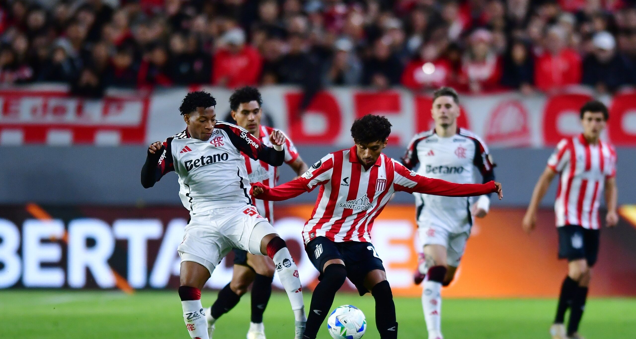 Flamengo supera Estudiantes nos pênaltis e já soma R$ 50 milhões em premiações na Libertadores - Imagem do artigo