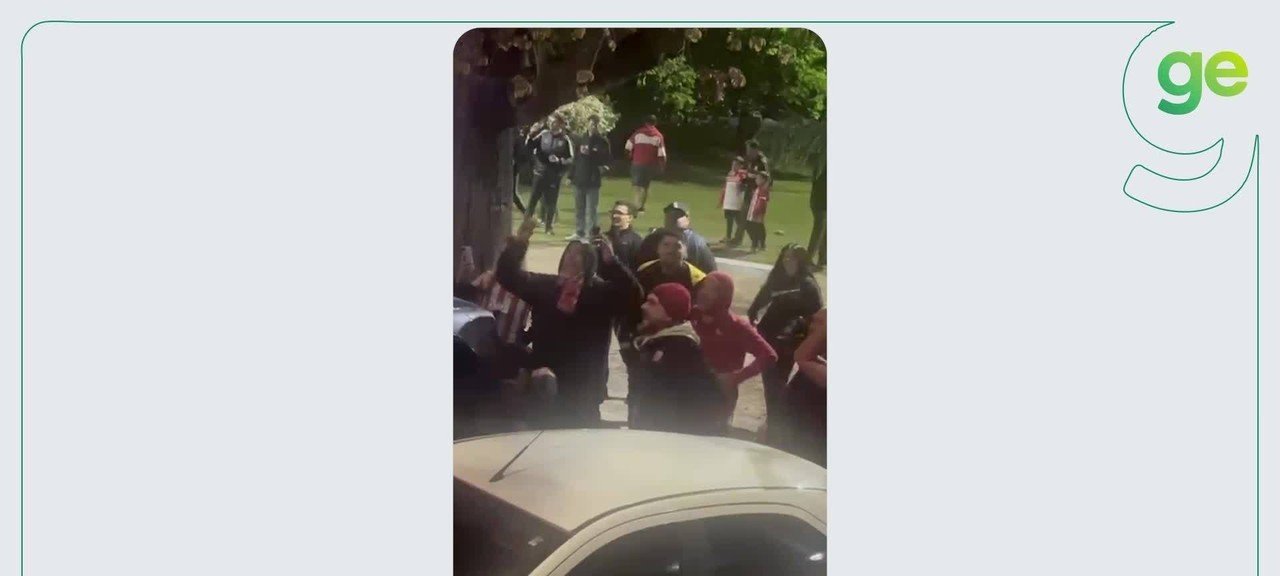 Danilo denuncia gestos racistas de torcedores do Estudiantes contra ônibus do Flamengo - Imagem do artigo