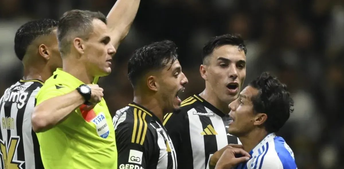 Erro de Gabriel Menino dá vantagem ao Cruzeiro, Atlético-MG busca empate e clássico termina 1 x 1 na Arena MRV - Imagem do artigo