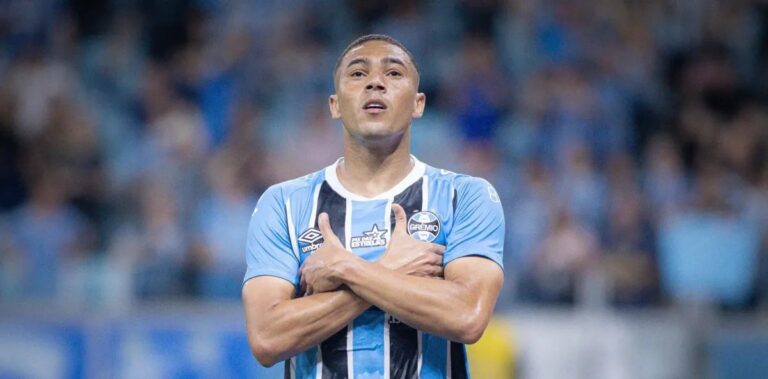 Carlos Vinícius garante vantagem do Grêmio sobre o São Paulo na Arena