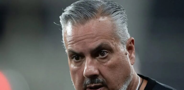 José Boto critica arbitragem por pênalti não marcado em Botafogo x Flamengo