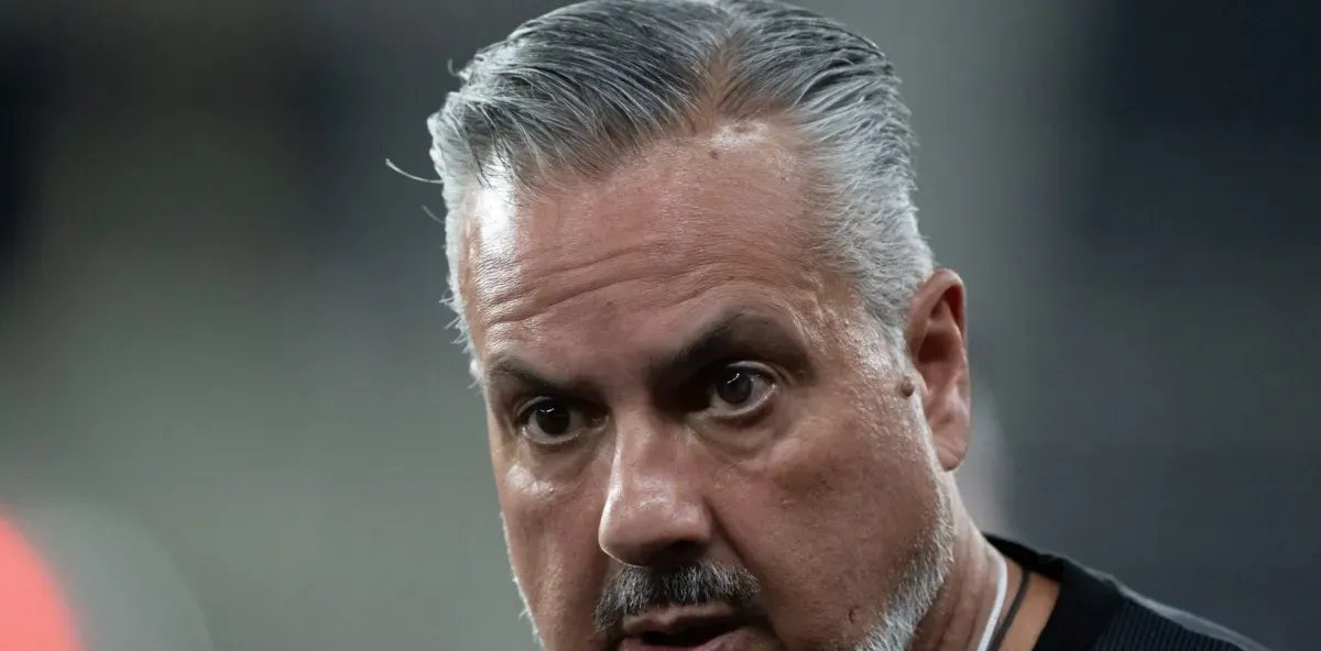 José Boto critica arbitragem por pênalti não marcado em Botafogo x Flamengo - Imagem do artigo