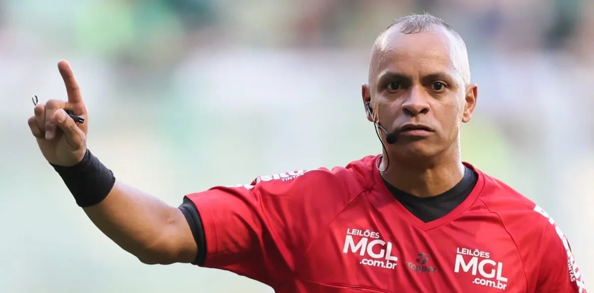 Wilton Pereira Sampaio é o árbitro de Flamengo x Palmeiras pela 29ª rodada do Brasileirão - Imagem do artigo