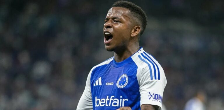Arroyo brilha, Cruzeiro vence Fortaleza e diminui vantagem de Palmeiras e Flamengo