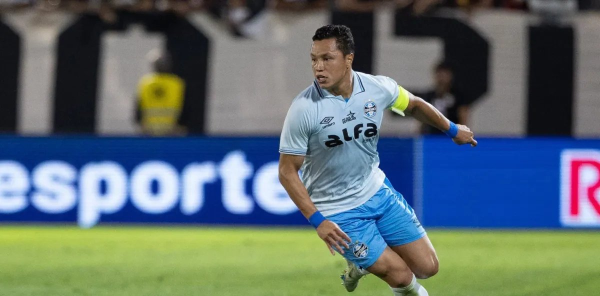 Bahia goleia Grêmio por 4 a 0 e torcida critica zagueiro Marlon após falhas na Fonte Nova - Imagem do artigo