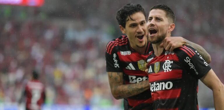 Flamengo amplia vantagem sobre o Palmeiras na década após vitória no Brasileirão