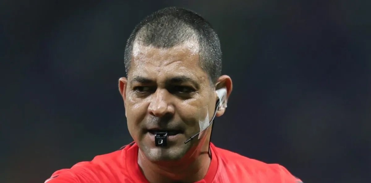 Árbitro Wagner do Nascimento Magalhães é alvo de críticas após clássico entre Vasco e Fluminense - Imagem do artigo