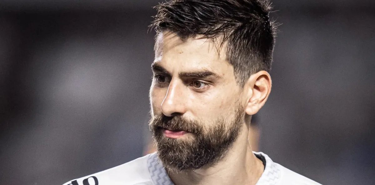 Luan Peres admite atuação ruim e cobra reação do Santos após derrota para o Vitória - Imagem do artigo