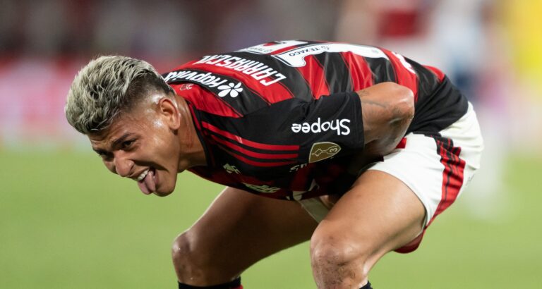 Carrascal decide, garante vantagem na Libertadores e reforça pedido por vaga fixa no Flamengo