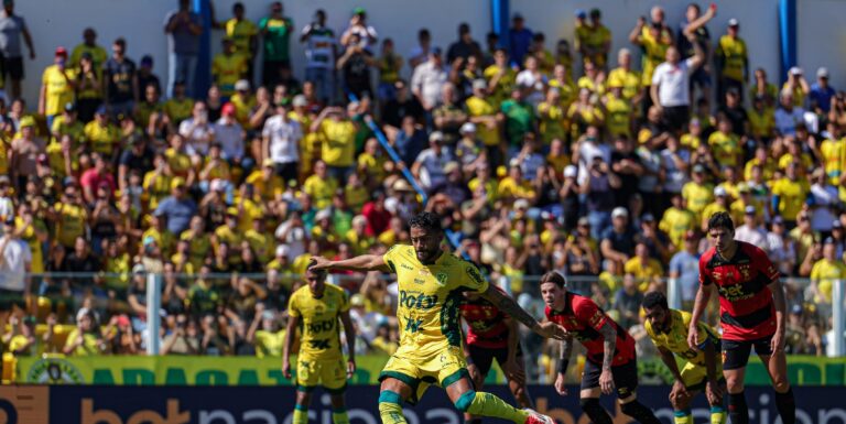 Bola parada garante liderança do Mirassol em gols na Série A 2025