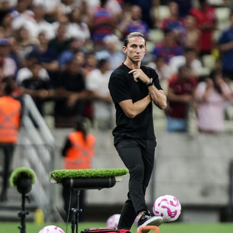 Filipe Luís justifica uso de Bruno Henrique como centroavante após derrota do Flamengo para o Fortaleza