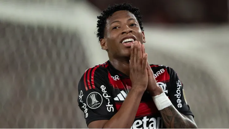 Flamengo toma medidas rigorosas contra Gonzalo Plata após expulsões e controvérsias