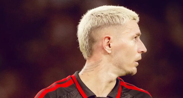 Varela salva dois gols, Flamengo vira sobre o Santos e lateral admite viver grande fase