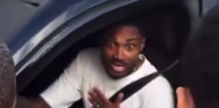 Vitinho enfrenta protesto da torcida do Corinthians e responde a cobrança no CT