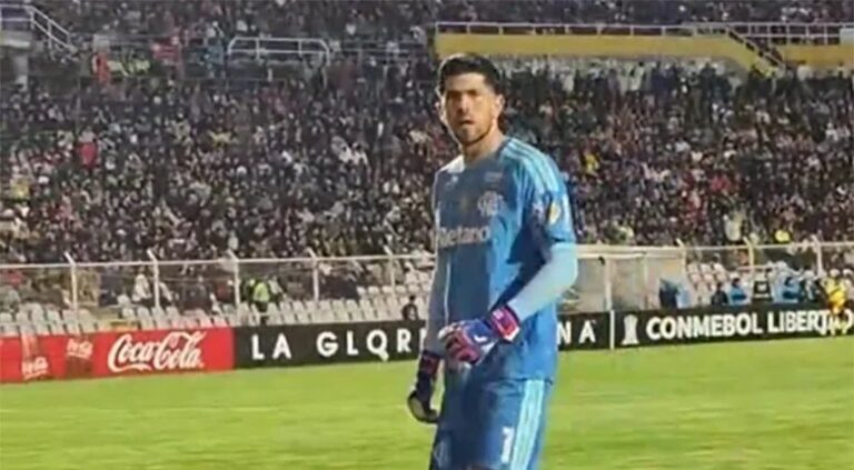 Comemoração explosiva de Rossi após gol de Bruno Henrique contagia banco do Flamengo na Libertadores