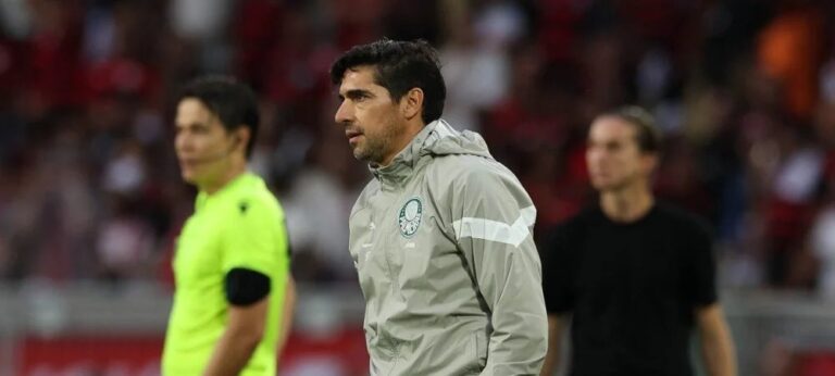 Abel Ferreira volta a criticar arbitragem da Conmebol e relembra final contra o Flamengo