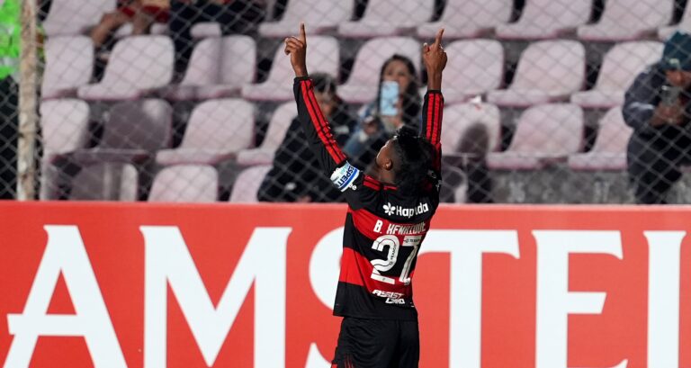 Bruno Henrique encerra 12 partidas de jejum fora de casa e marca na estreia do Flamengo na Libertadores