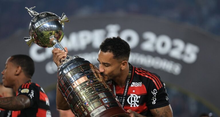 Danilo segue invicto na Libertadores pelo Flamengo e alcança 18 partidas sem derrota