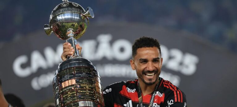 Danilo mantém invencibilidade e reforça apelido de “Mister Libertadores”