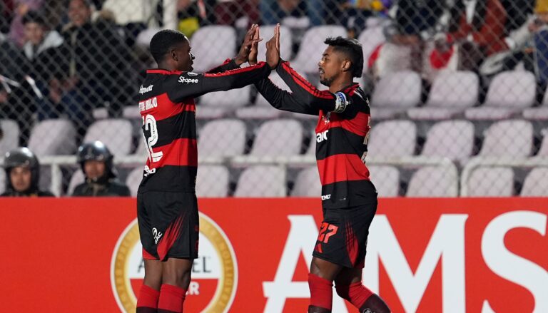 Flamengo ultrapassa Grêmio e se torna segundo brasileiro com mais vitórias na Libertadores no século