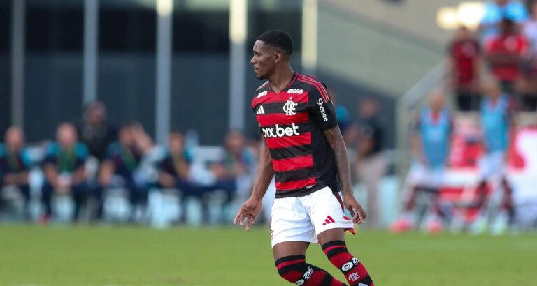STJD absolve Evertton Araújo e libera volante para voltar ao Flamengo