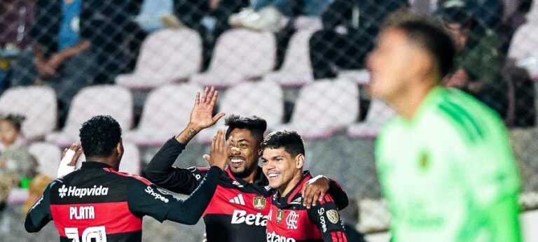 Flamengo comemora operação logística bem-sucedida para driblar altitude em Cusco