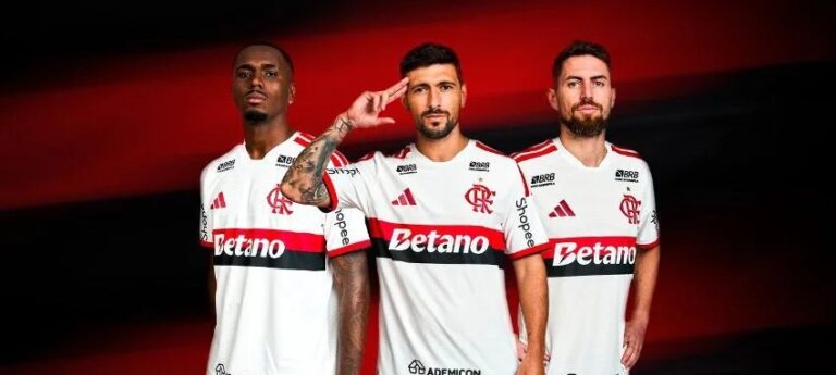 Flamengo lança nova camisa 2 para 2026 com três versões e preços diferentes