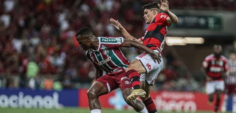 Fla-Flu inaugura novo procedimento de arbitragem com anúncios de VAR no Maracanã