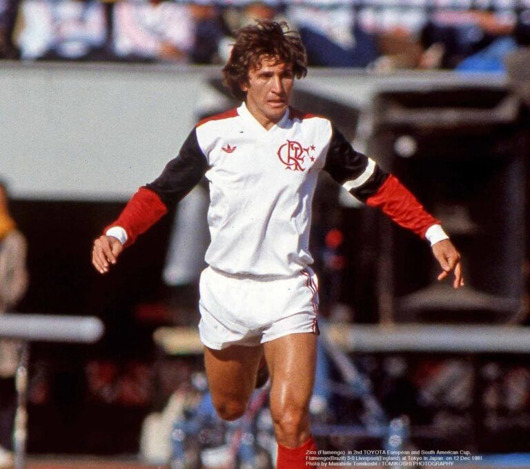 Zico descarta “azar” da camisa branca e apoia novo uniforme do Flamengo