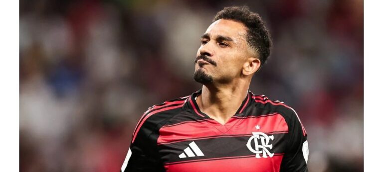 Leonardo Jardim exalta Danilo e afirma que zagueiro domina a arte de prolongar a carreira