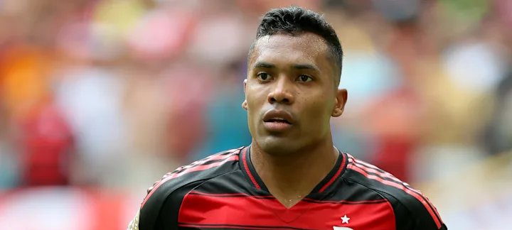 Alex Sandro retorna e Flamengo planeja mudanças para clássico com o Fluminense