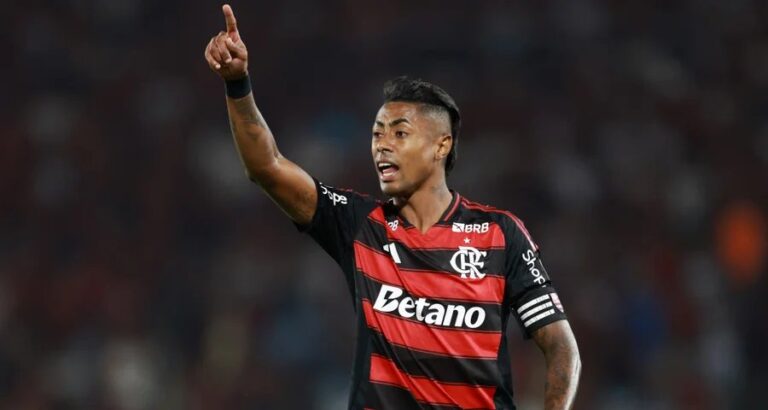 Flamengo acerta bases para prolongar contrato de Bruno Henrique até 2027