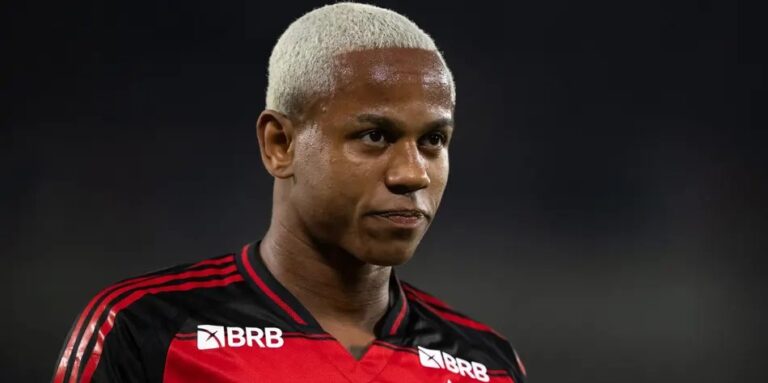 Leonardo Jardim elogia Wallace Yan e ressalta diferenças em relação a Pedro