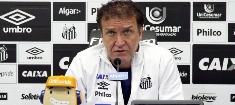 Cuca critica calendário e cita mudança de data do Fla-Flu após viagem do Flamengo