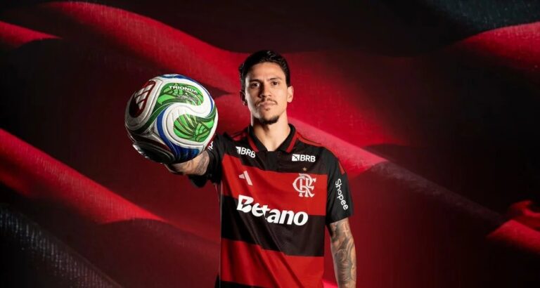 Pedro recebe homenagem no Flamengo e Bap brinca: “Romário que se cuide”