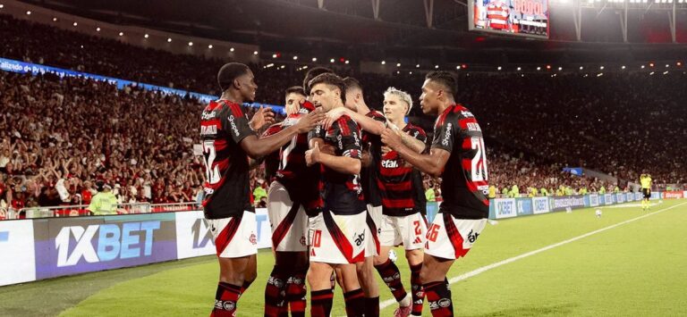 Após renovar com Bruno Henrique, Flamengo negocia permanência de Alex Sandro e Danilo
