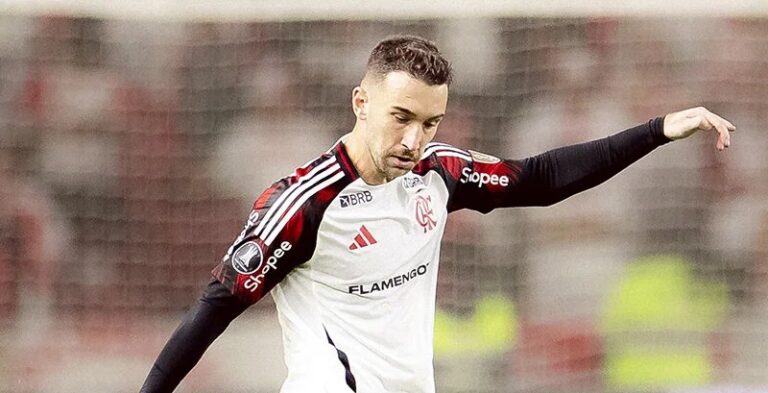 Léo Ortiz avalia chegada de Leonardo Jardim e ressalta jogo mais direto do Flamengo
