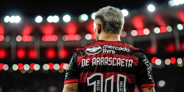 Flamengo aposenta camisa 14 em tributo a Oscar Schmidt; Arrascaeta troca número contra o Bahia