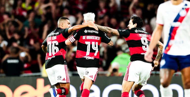 Arrascaeta iguala Evaristo e entra no top 20 de artilheiros do Flamengo