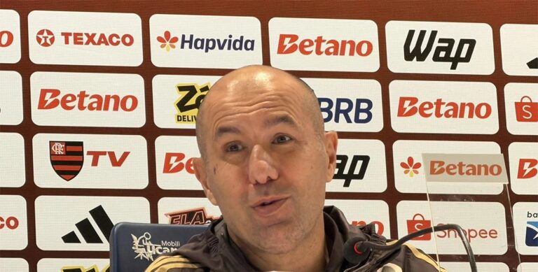 Rodízio comandado por Leonardo Jardim visa reduzir lesões em maratona de jogos do Flamengo