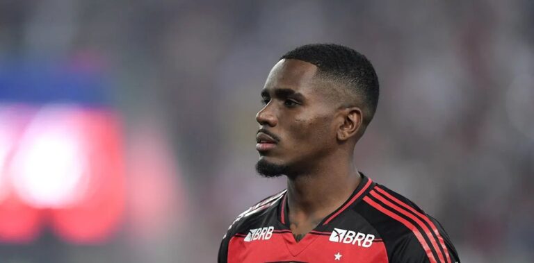 Evertton Araújo se firma no meio-campo do Flamengo e lidera estatísticas de passe