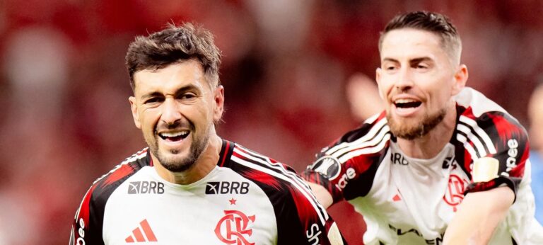 Com 10 gols no rival, Arrascaeta vira trunfo do Flamengo contra o Atlético-MG