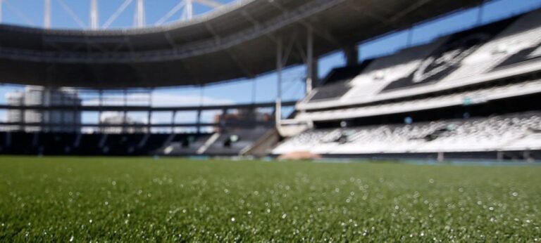 Resultados positivos em gramados artificiais reabrem discussão sobre posição do Flamengo