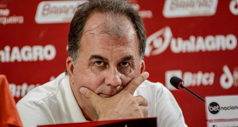 Presidente do Vitória protesta contra arbitragem após derrota para o Athletico-PR e lembra polêmica com o Flamengo